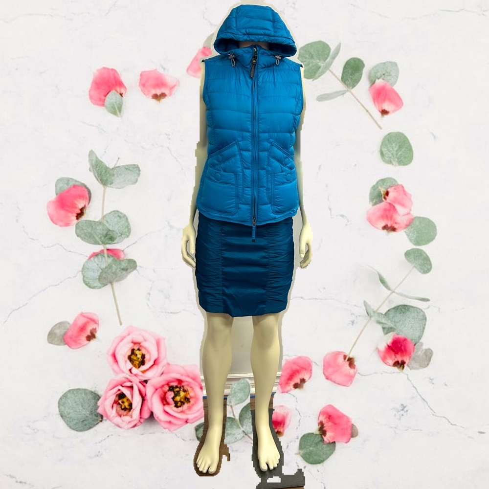 PARAJUMPER HOODED DOWN FILLED VEST IN SIZE 2 ZIPPER CLOSURE FOUR POCKETS